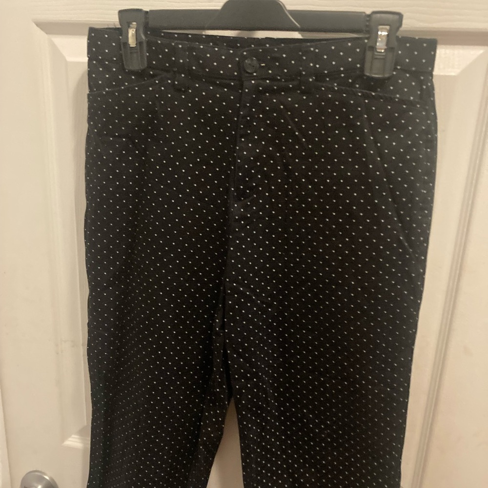 Ladies Size Eight Erika Dress Capris  Black and white like new